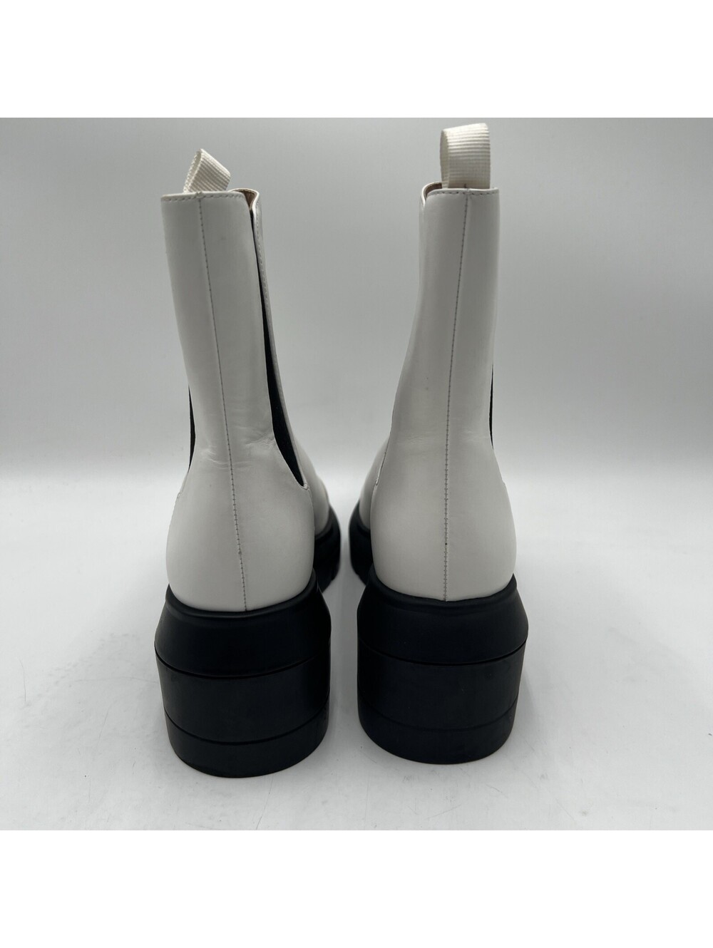 Women’s Stuart Weitzman Norah Chelsea Lug boots white leather Size 7.5C - Picture 3 of 5